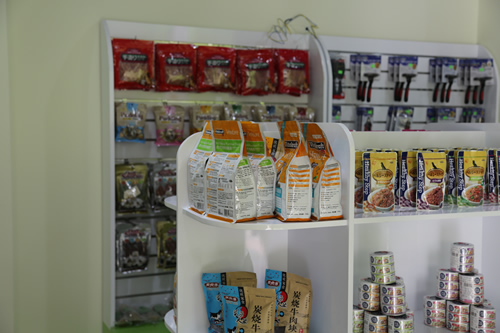 圣寵寵物美容學(xué)校產(chǎn)品展示區(qū)