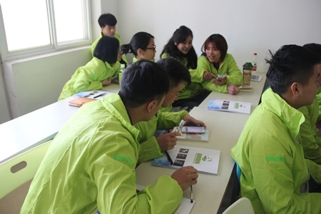 學員們正在分組